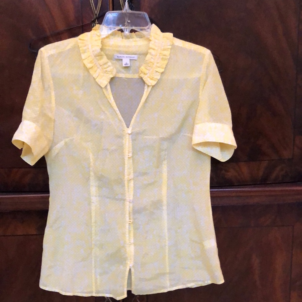 Adorable yellow and white blouse
